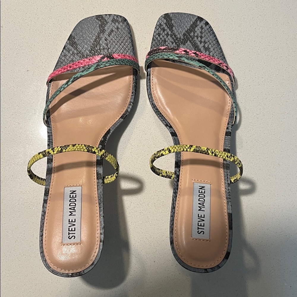 NEW womens size 11 STEVE MADDEN Loft 3” heels. Multi color snake skin print. $30